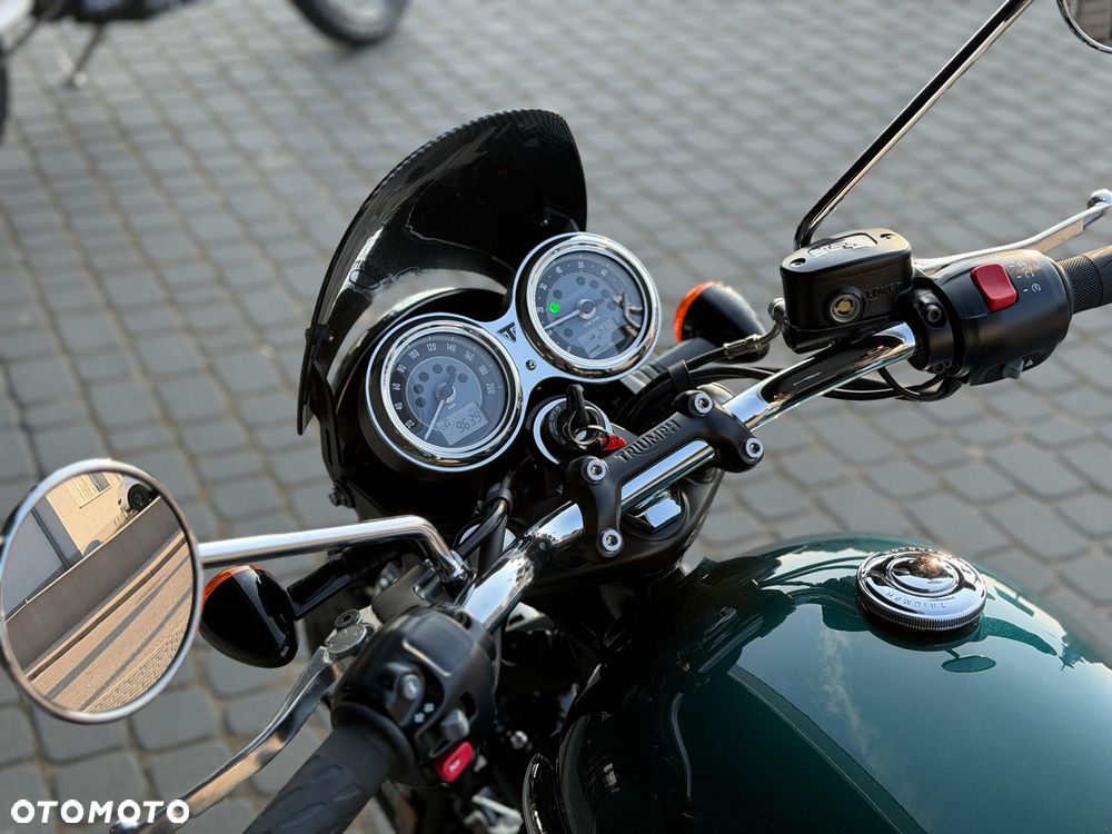 Triumph Bonneville - 8