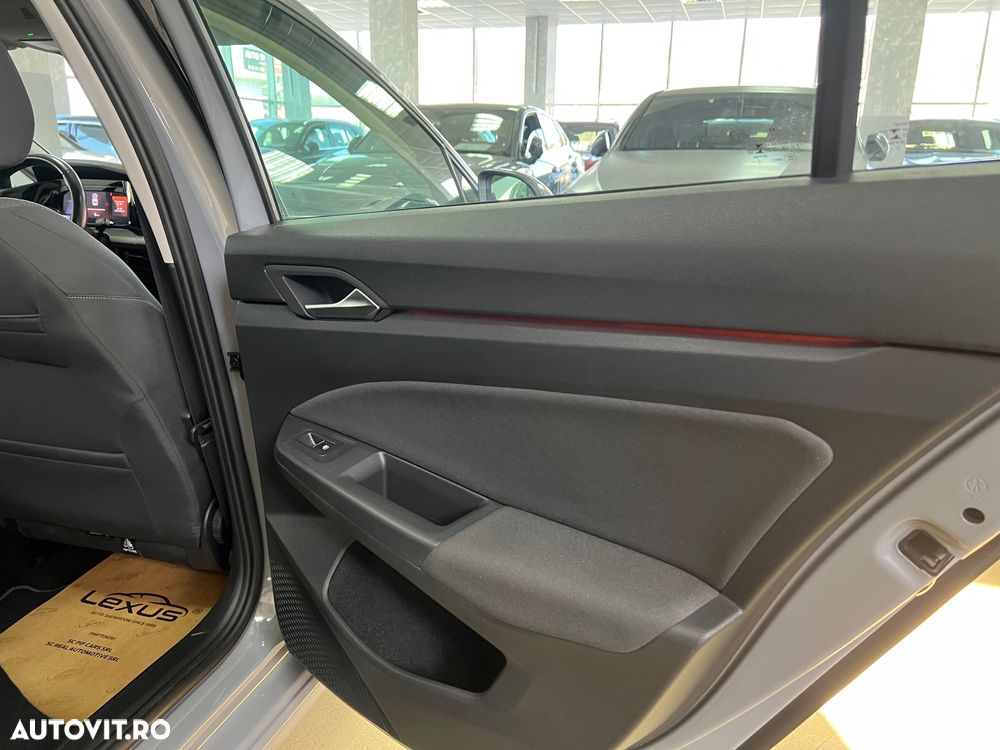 Volkswagen Golf 2.0 TDI SCR Life - 17