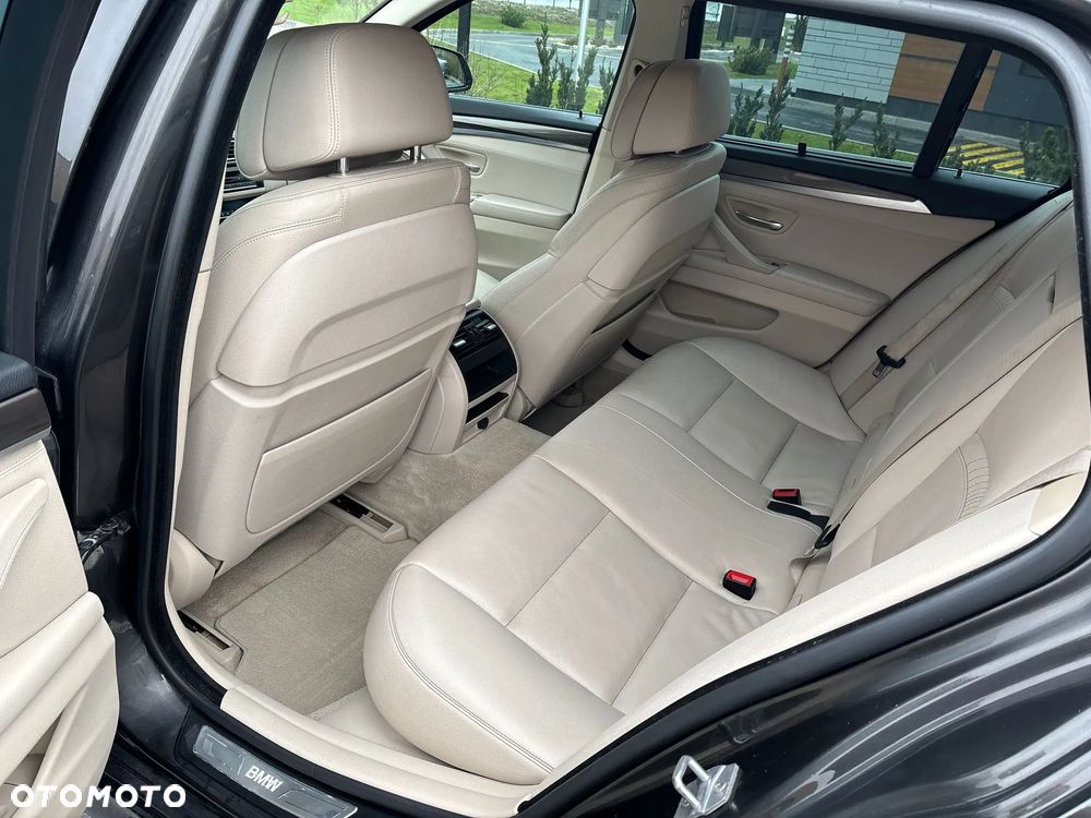BMW Seria 5 525d xDrive Modern Line - 11