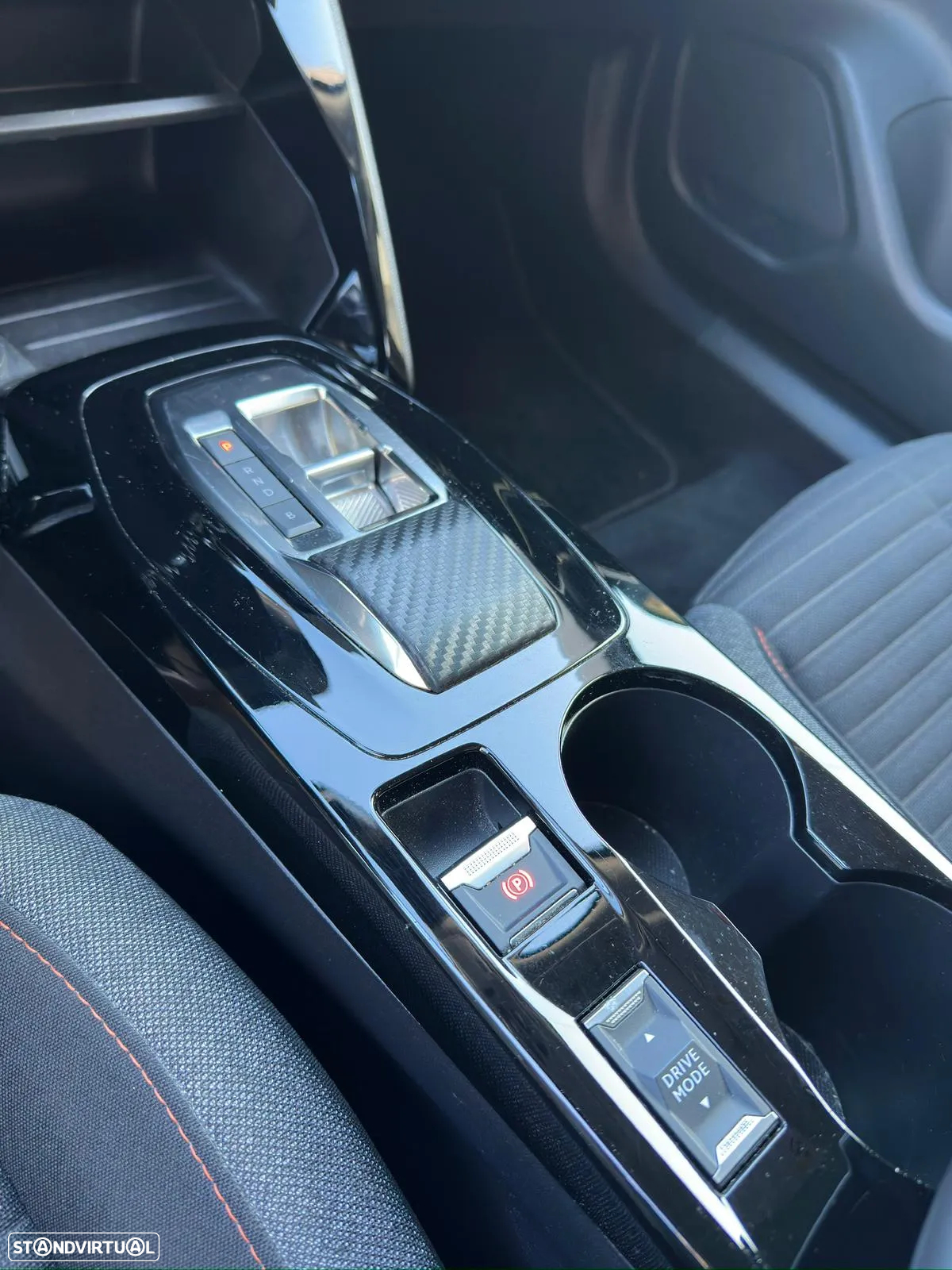 Peugeot e-2008 50 kWh Active - 12