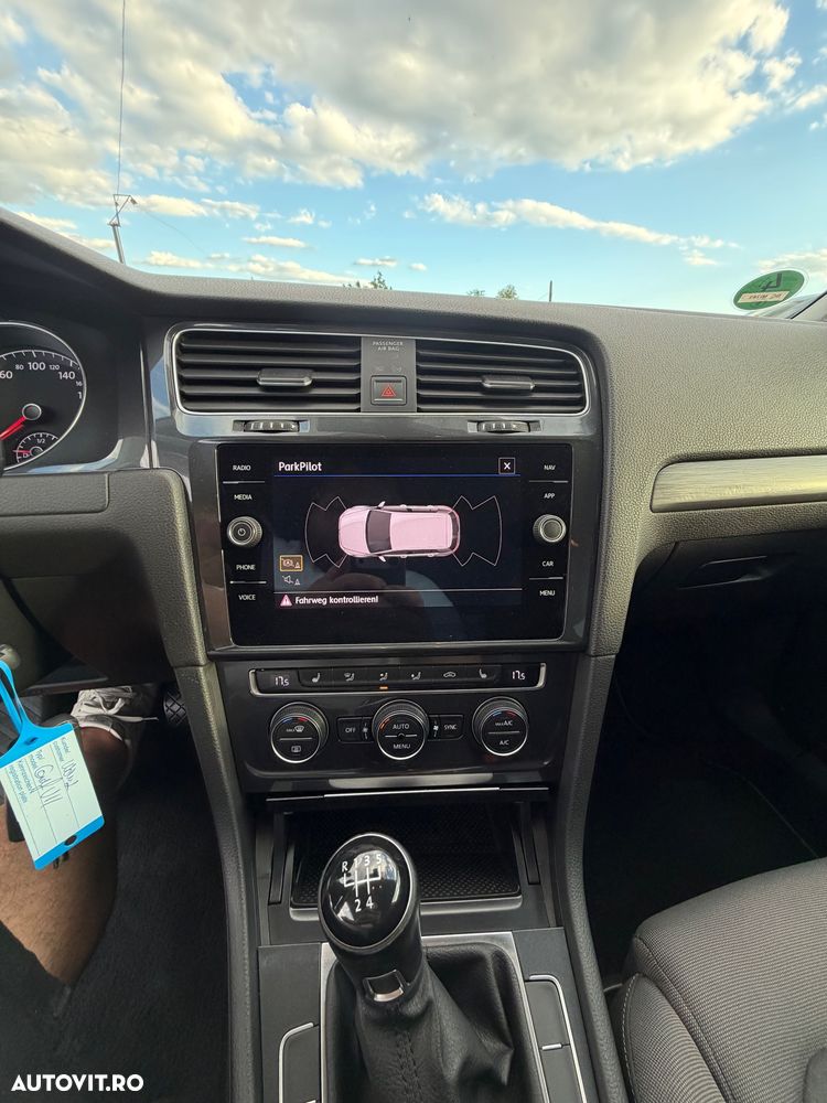Volkswagen Golf - 8