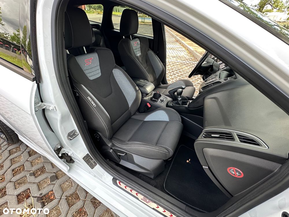 Ford Focus - 32