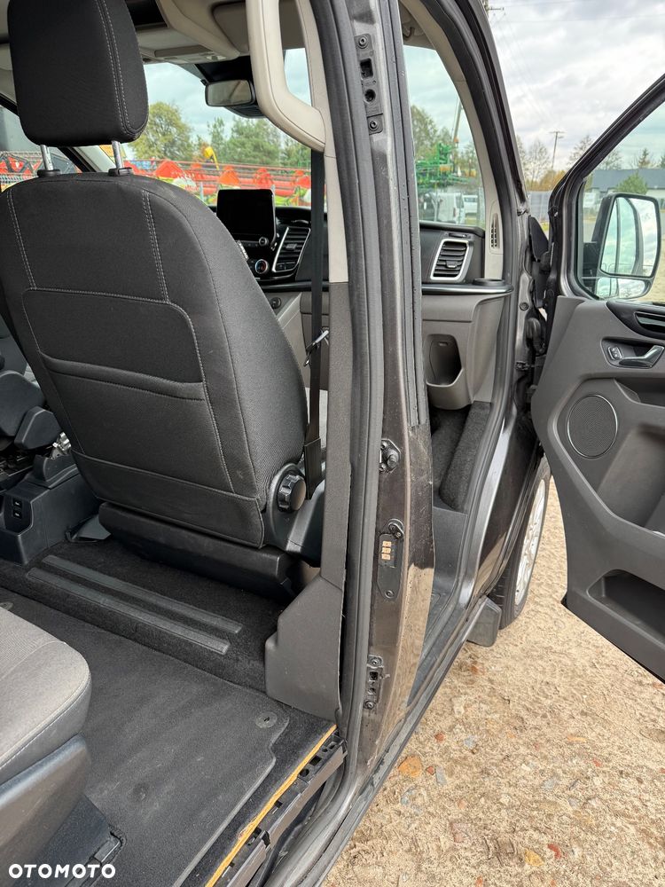 Ford Tourneo Custom 320 L1H1 VA Autm Titanium - 32