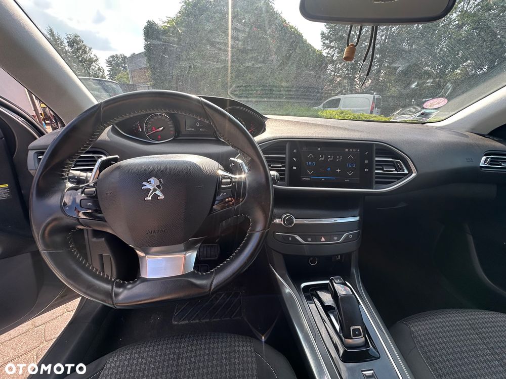 Peugeot 308 1.2 PureTech Active Pack S&S EAT8 - 11