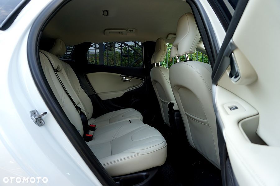 Volvo V40 D2 Summum - 26