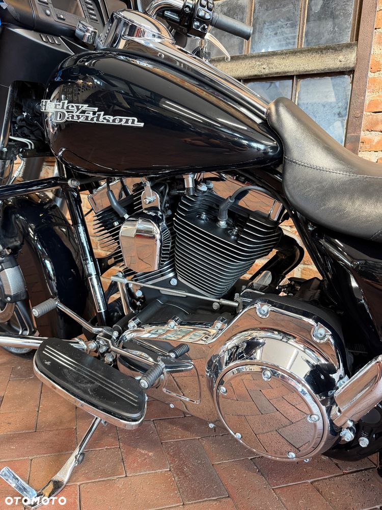 Harley-Davidson Touring Street Glide - 26