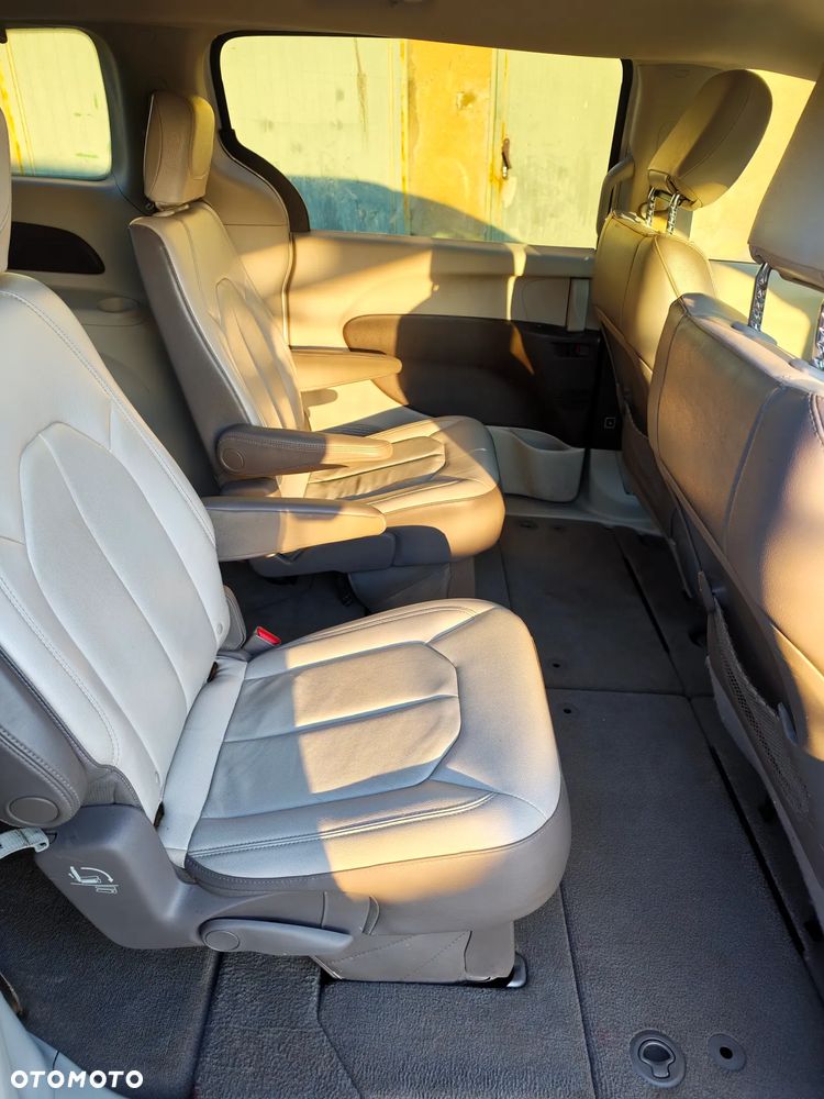 Chrysler Pacifica - 8