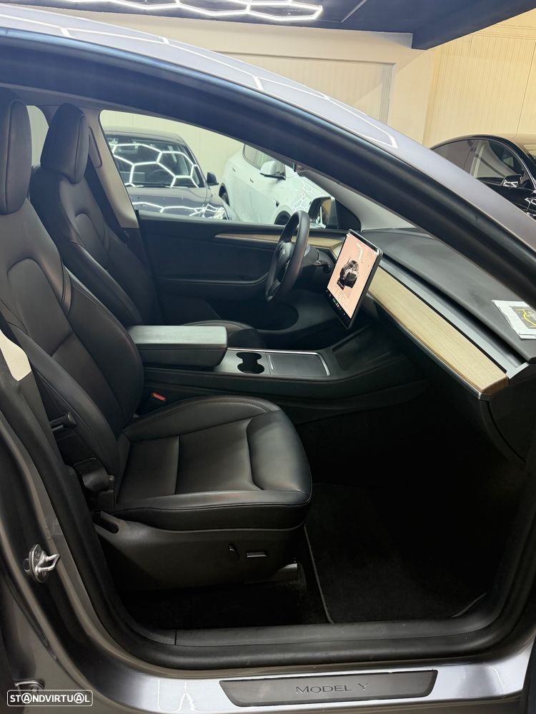 Tesla Model Y Performance Dual Motor AWD - 6