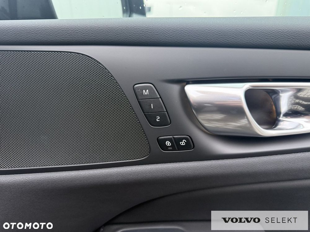 Volvo V60 Cross Country - 32