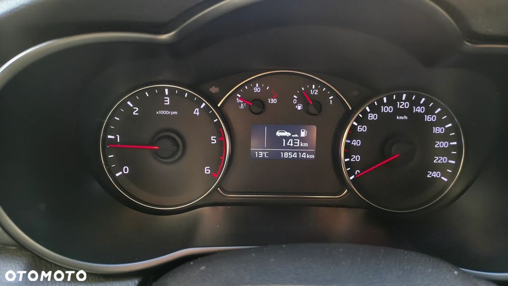Kia Carens - 25