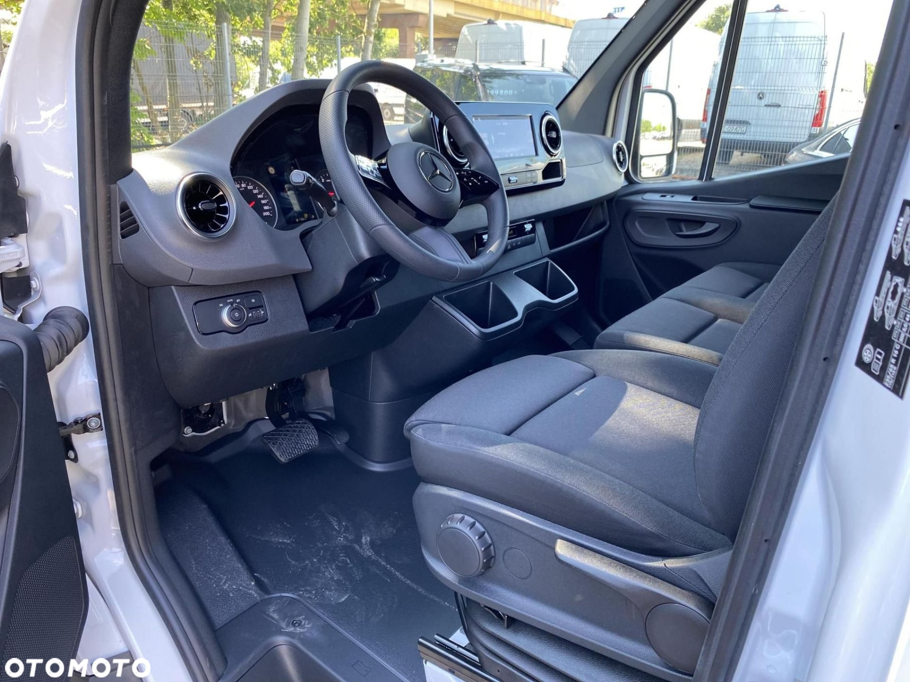 Mercedes-Benz Sprinter - 9
