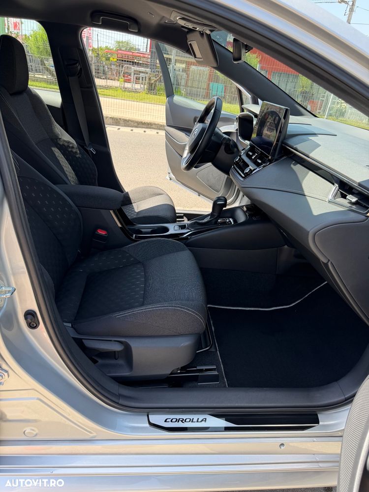 Toyota Corolla 1.8 HSD Business - 29