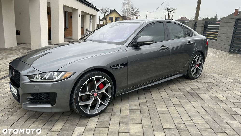 Jaguar XE - 21