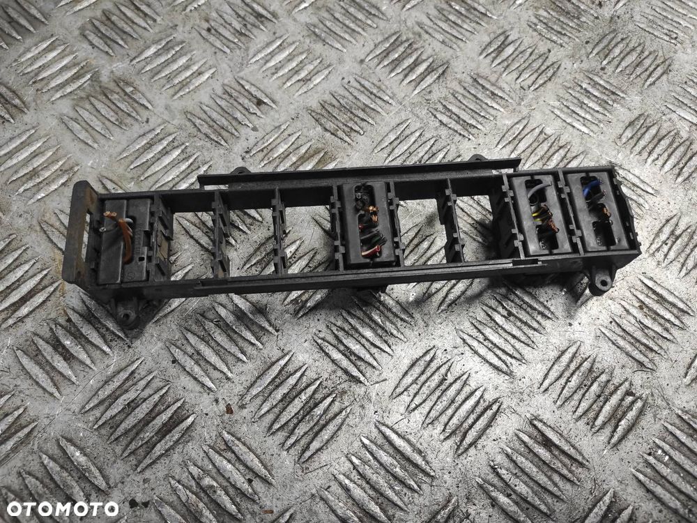 PANEL PRZEŁĄCZNIKÓW MERCEDES-BENZ W124 E200 - 3