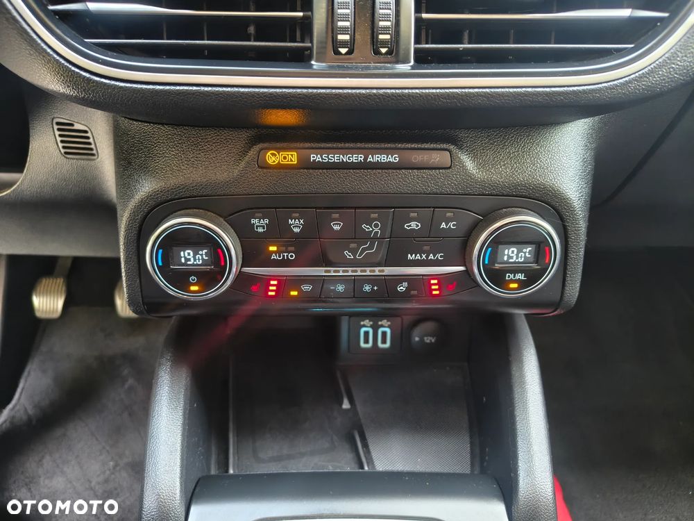 Ford Focus 1.0 EcoBoost mHEV Connected - 18