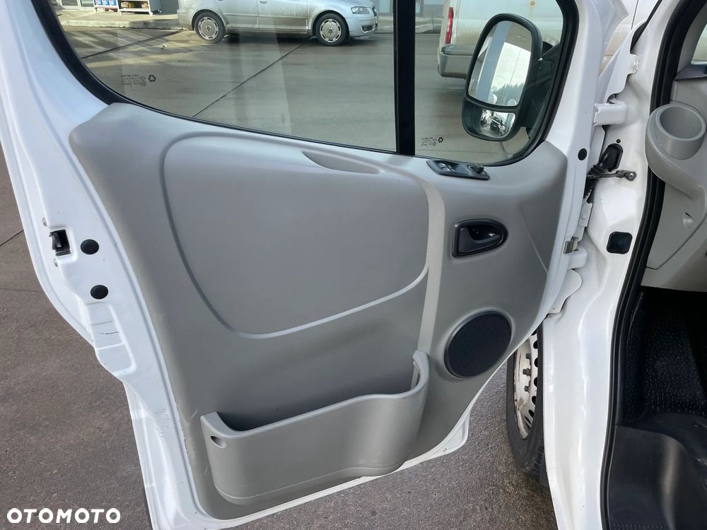 Renault Trafic - 15