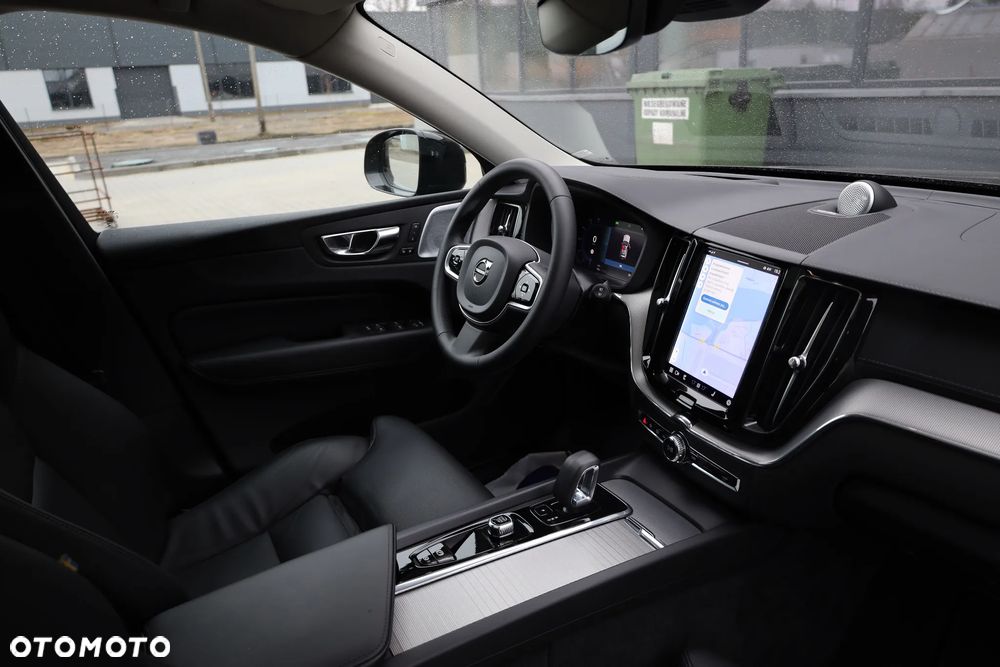 Volvo XC 60 B5 B AWD Ultimate Dark - 28