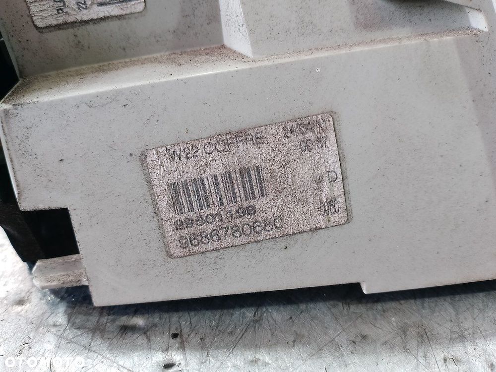 LAMPA TYLNA PRAWA W KLAPE PEUGEOT 508 9686780680   89501198 KOMBI - 2