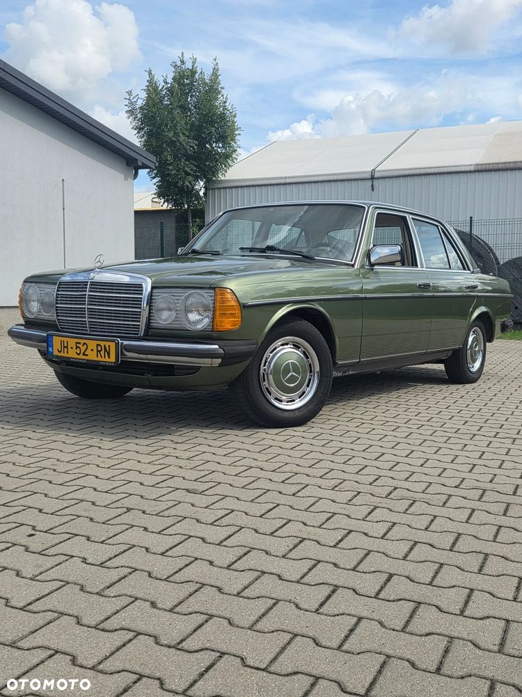 Mercedes-Benz W123 - 17