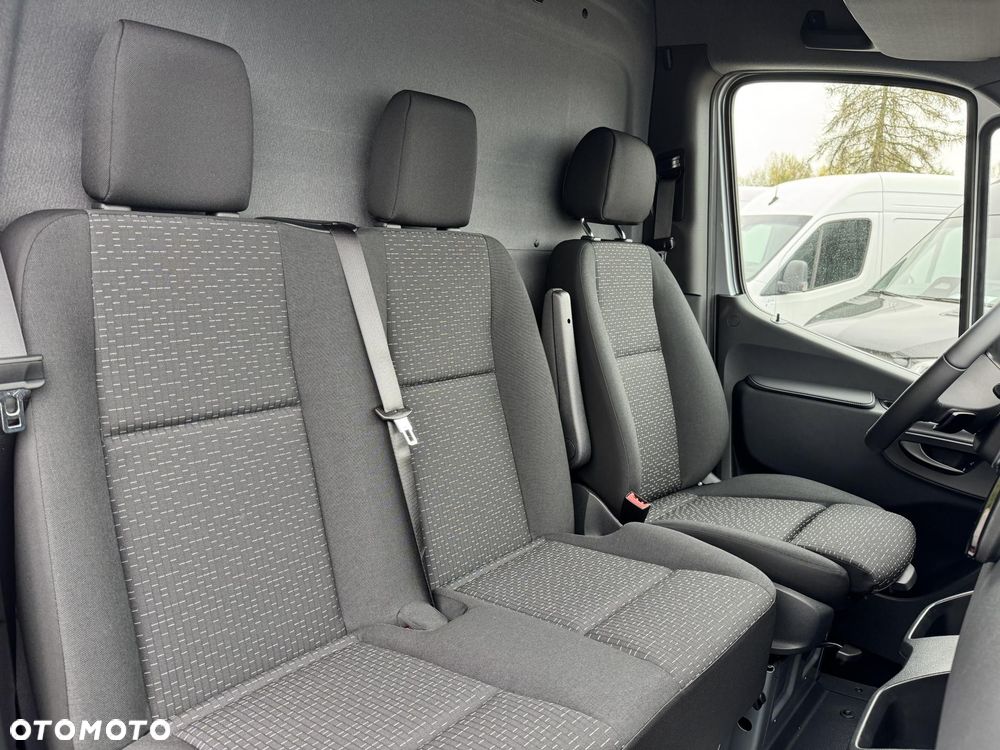Mercedes-Benz Sprinter - 10