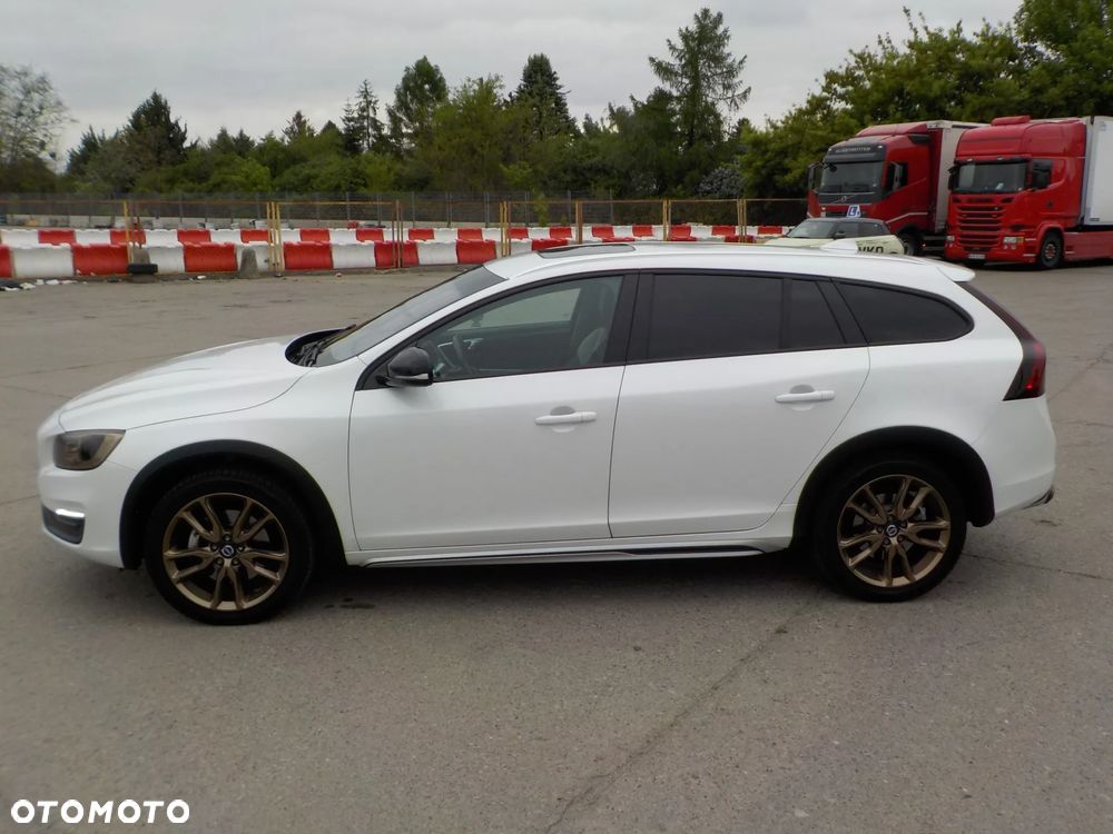 Volvo V60 Cross Country T5 AWD Summum - 3