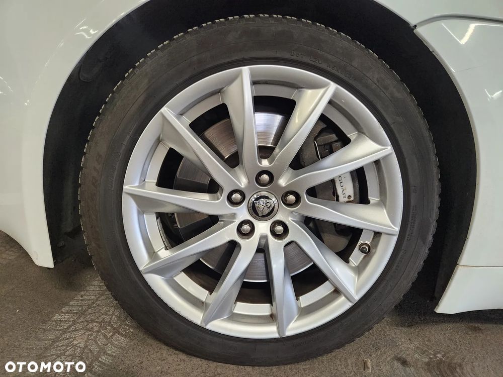 Jaguar F-Type Chequered Flag - 15