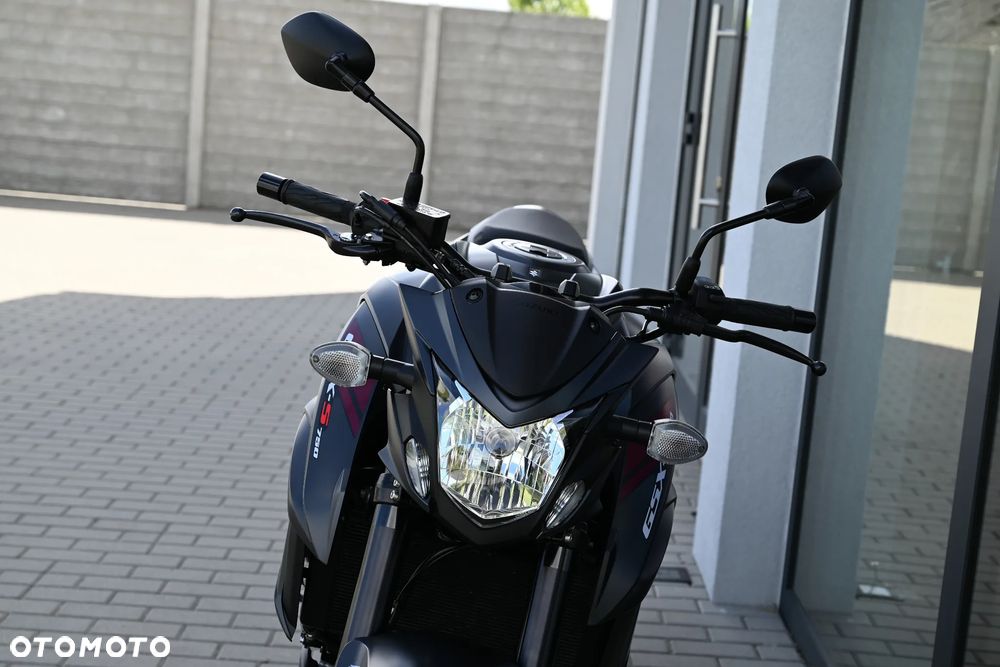 Suzuki GSX - 6