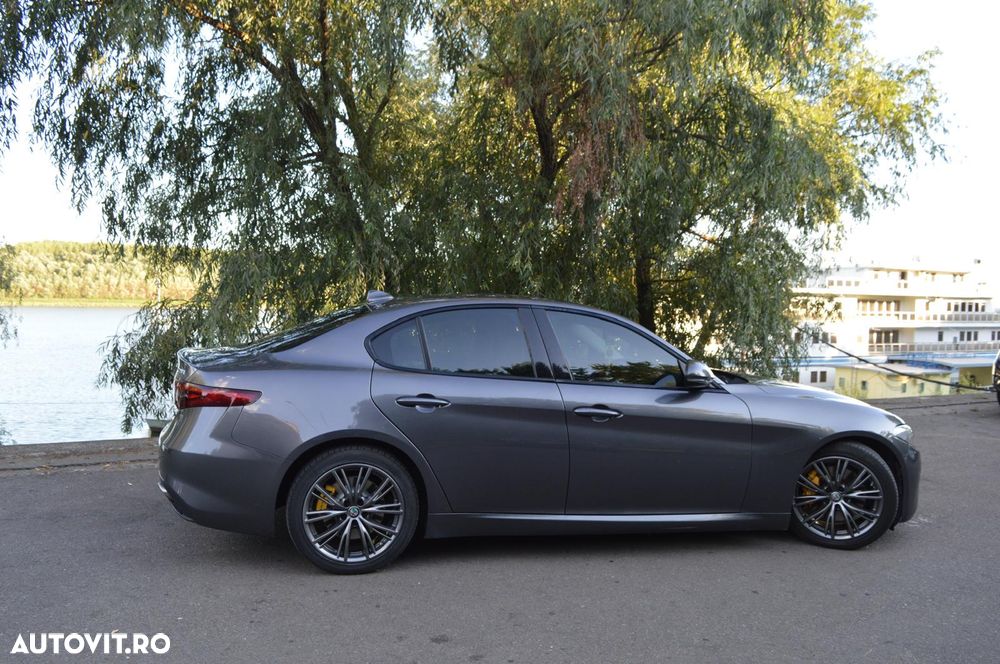 Alfa Romeo Giulia 2.0 Turbo 16V AT8 Veloce - 21