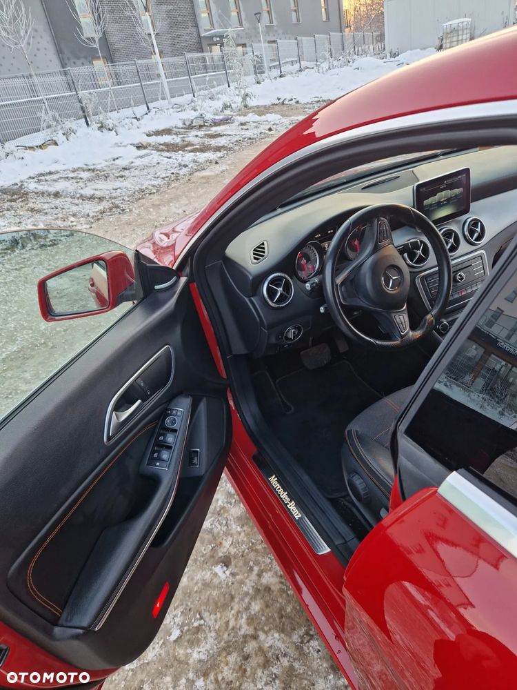 Mercedes-Benz CLA 180 7G-DCT - 21