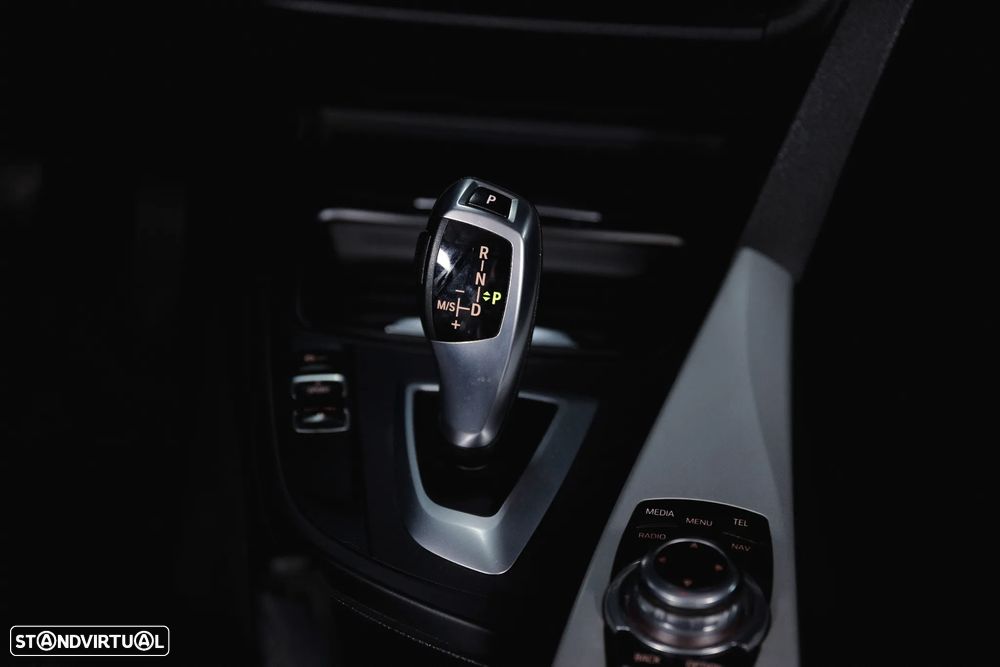 BMW 320 d Auto Pack M - 17