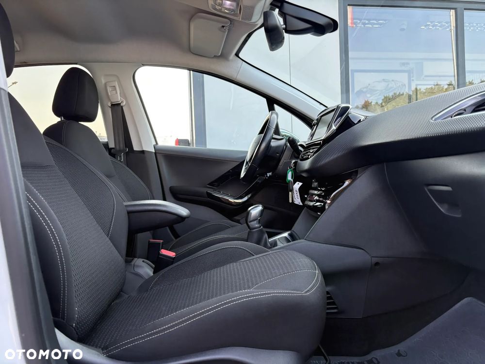 Peugeot 208 1.2 PureTech Style - 27