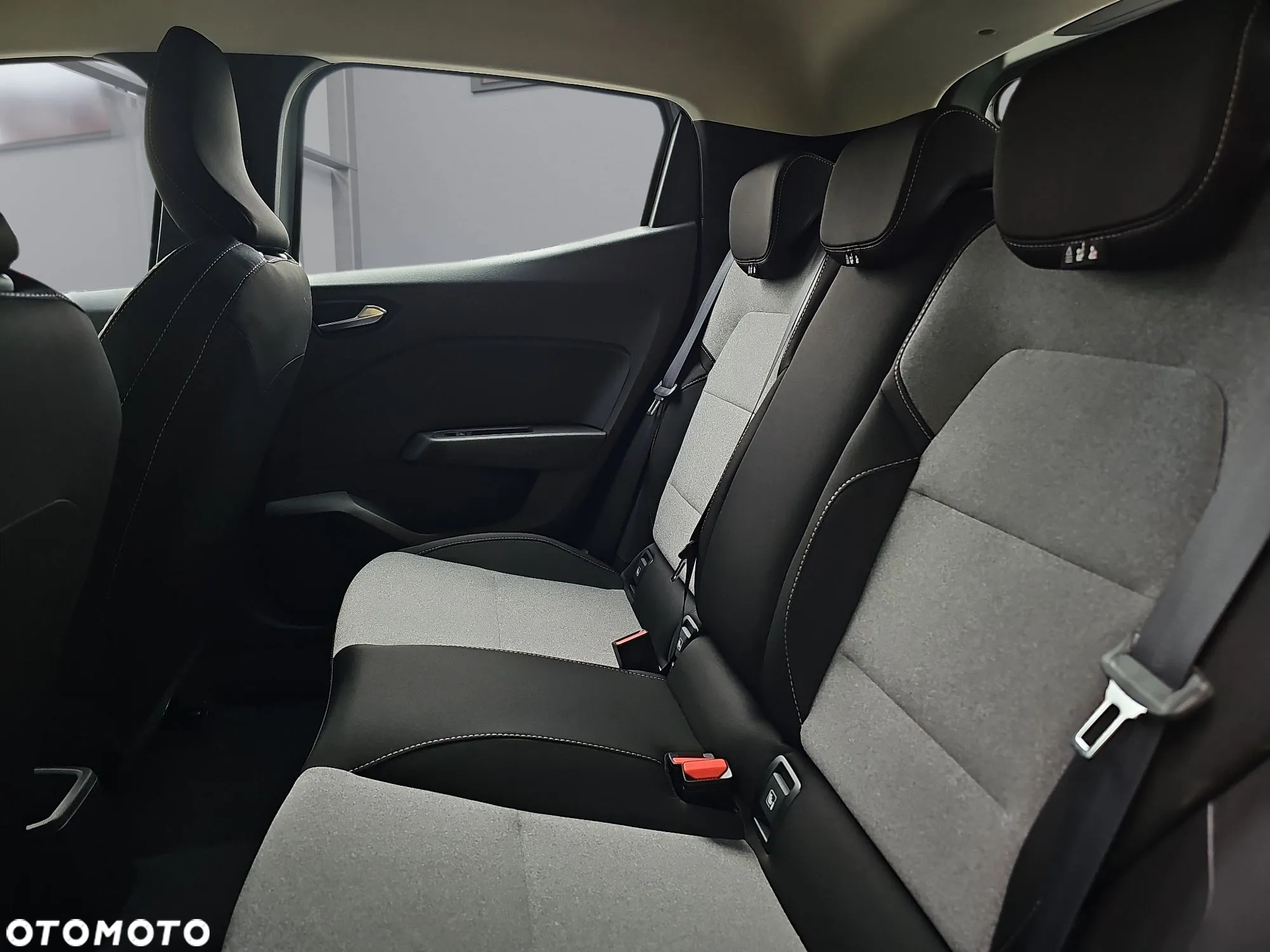 Renault Clio 1.0 TCe Evolution - 32