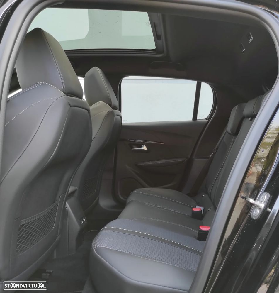 Peugeot e-208 GT - 28