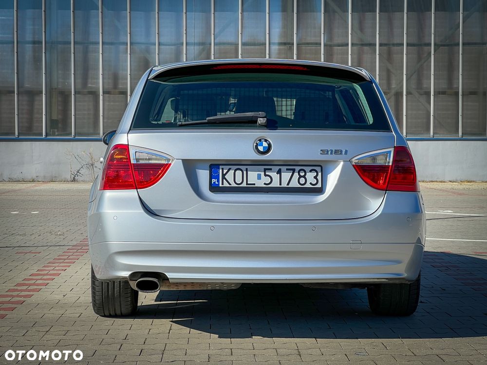 BMW Seria 3 318i Touring - 10