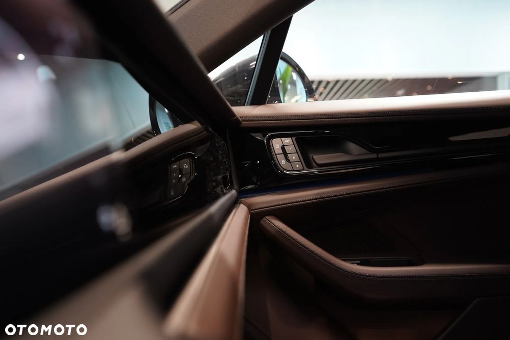 Porsche Panamera ver-4-e--hybrid-phev - 20