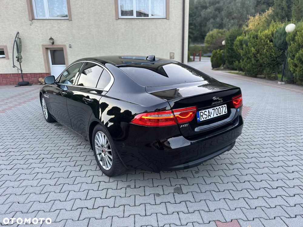 Jaguar XE E-Performance Pure - 10