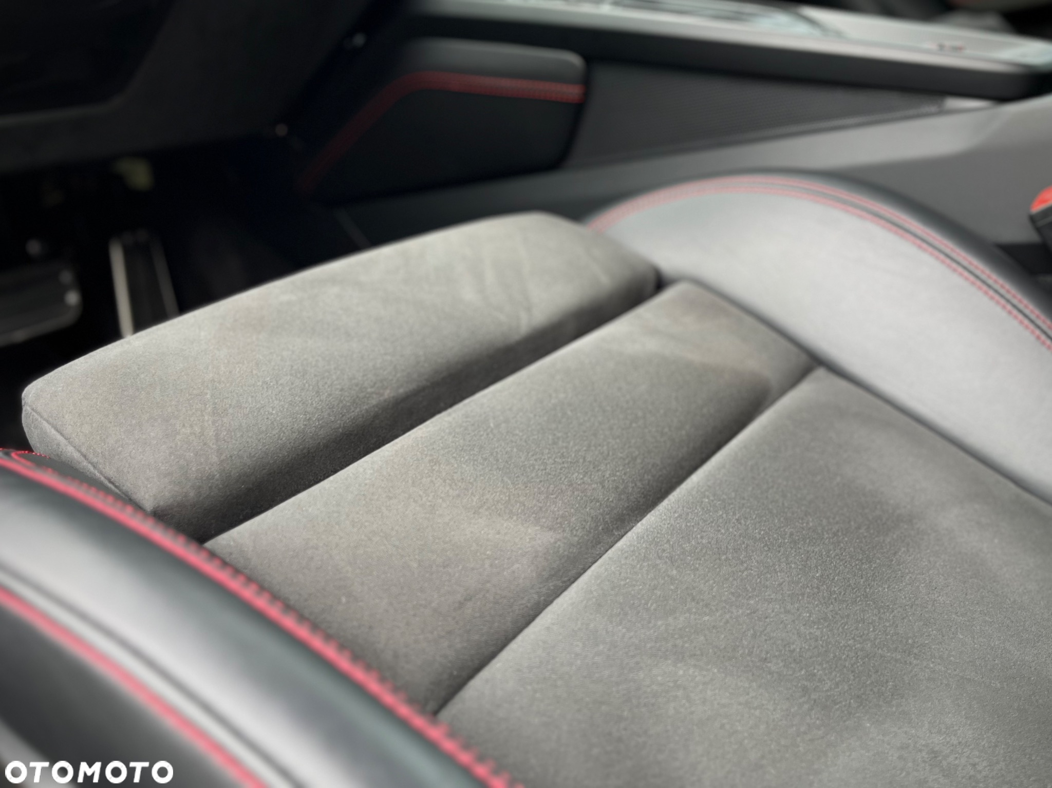 Porsche 911 Carrera 4 GTS Cabrio - 25