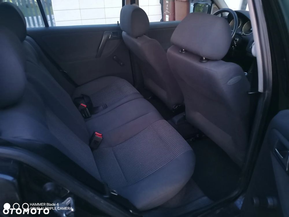 Volkswagen Polo 1.4 16V Comfortline - 14