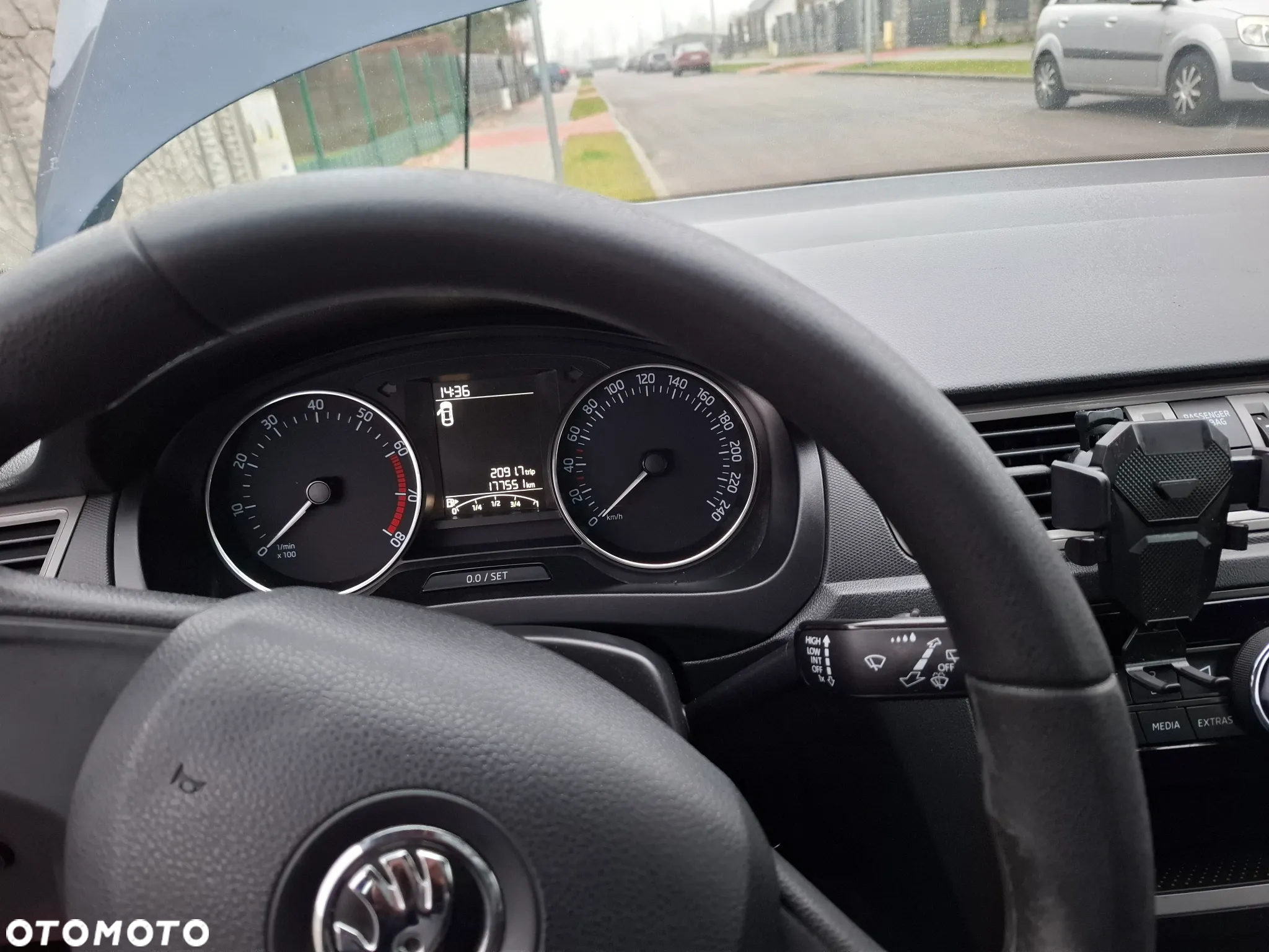 Skoda RAPID 1.2 TSI Active - 25