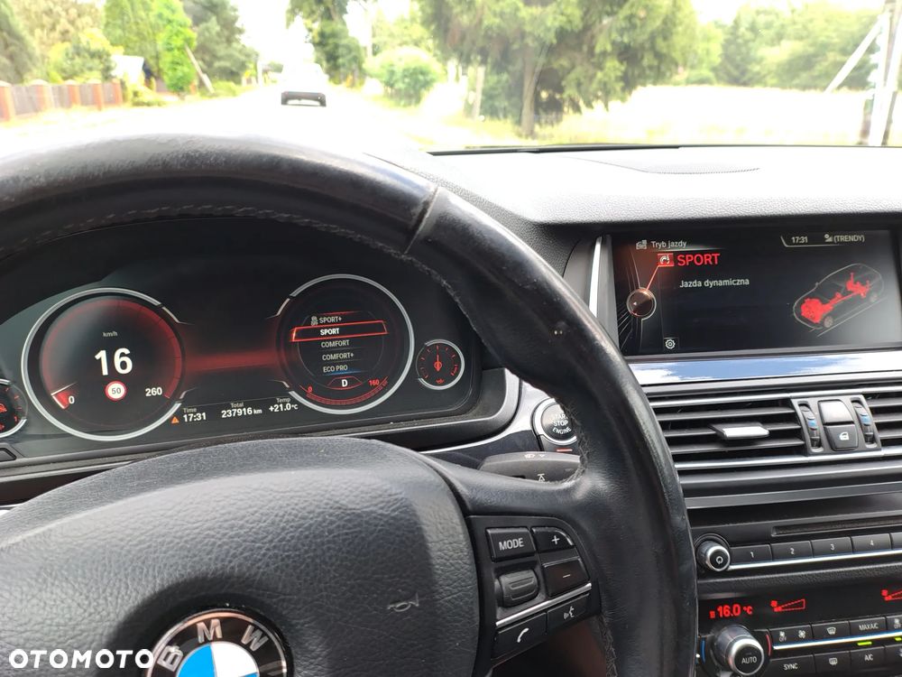 BMW Seria 5 525d xDrive - 17