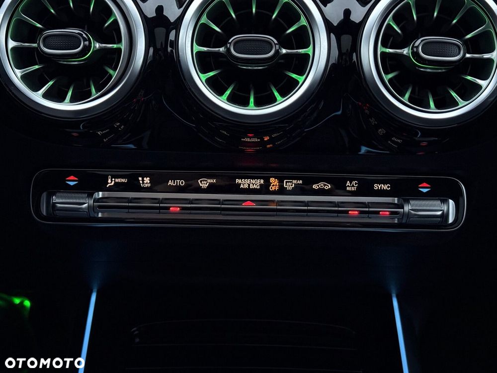 Mercedes-Benz GLA 200 d AMG Line - 24