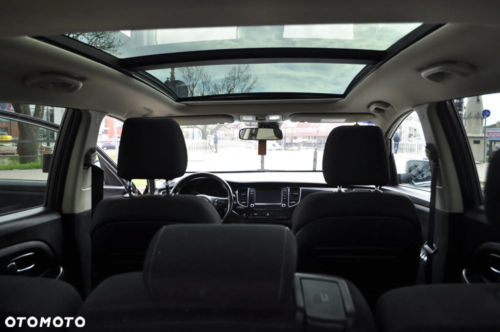 Kia Carens 1.6 GDI Dream Team Edition - 12