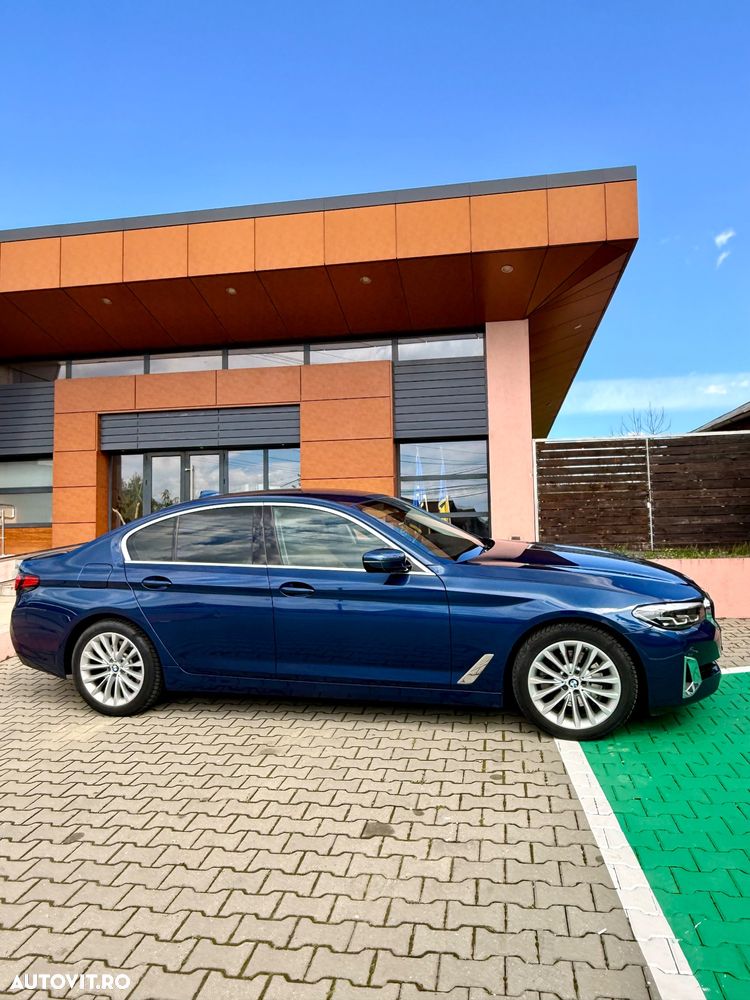 BMW Seria 5 518d Aut. Luxury Line - 2