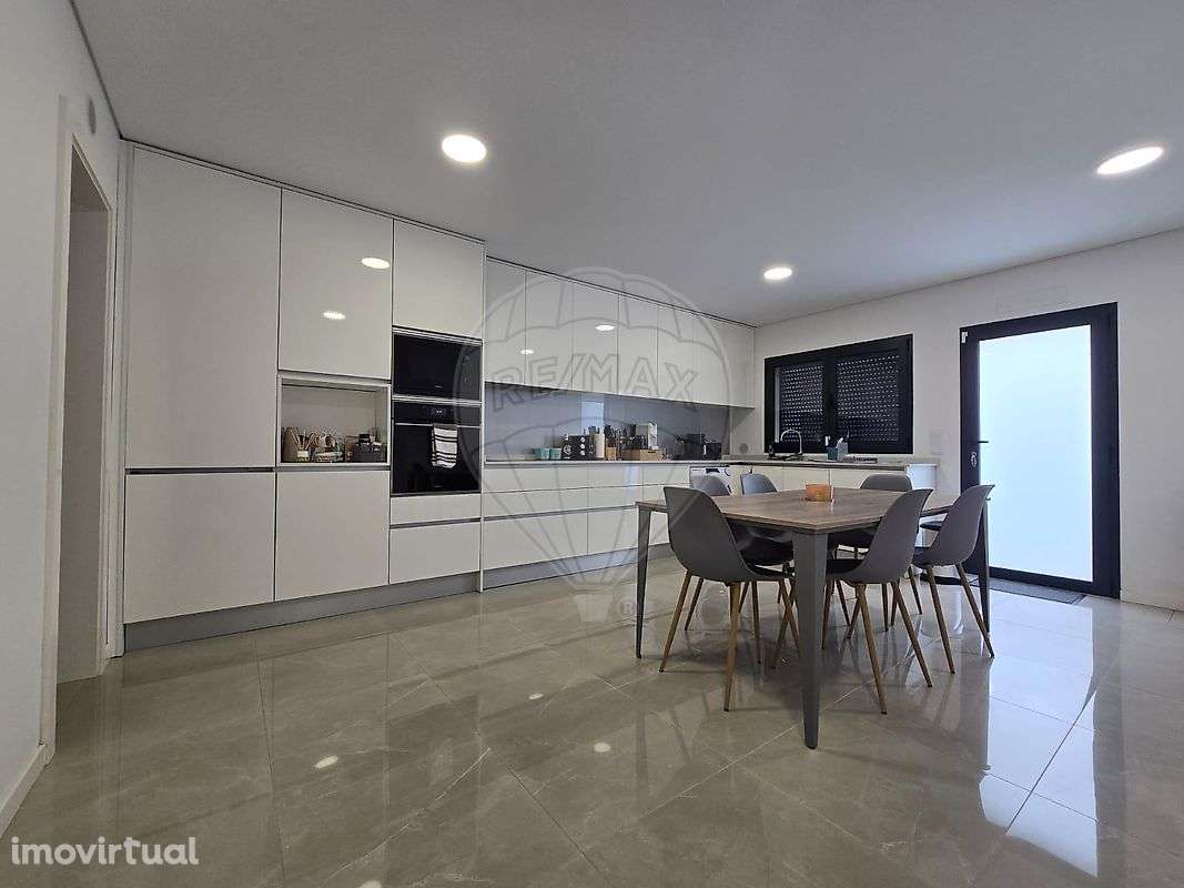 Moradia T2 para venda - Grande imagem: 2/21