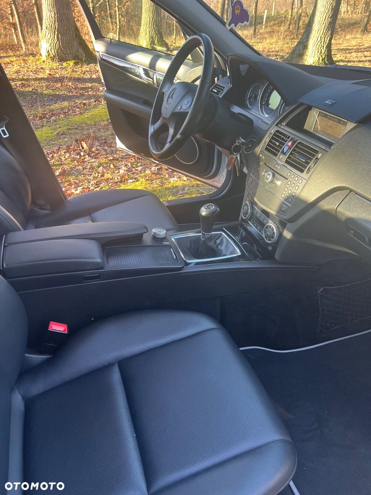 Mercedes-Benz Klasa C 180 Kompressor BlueEFFICIENCY Elegance - 29