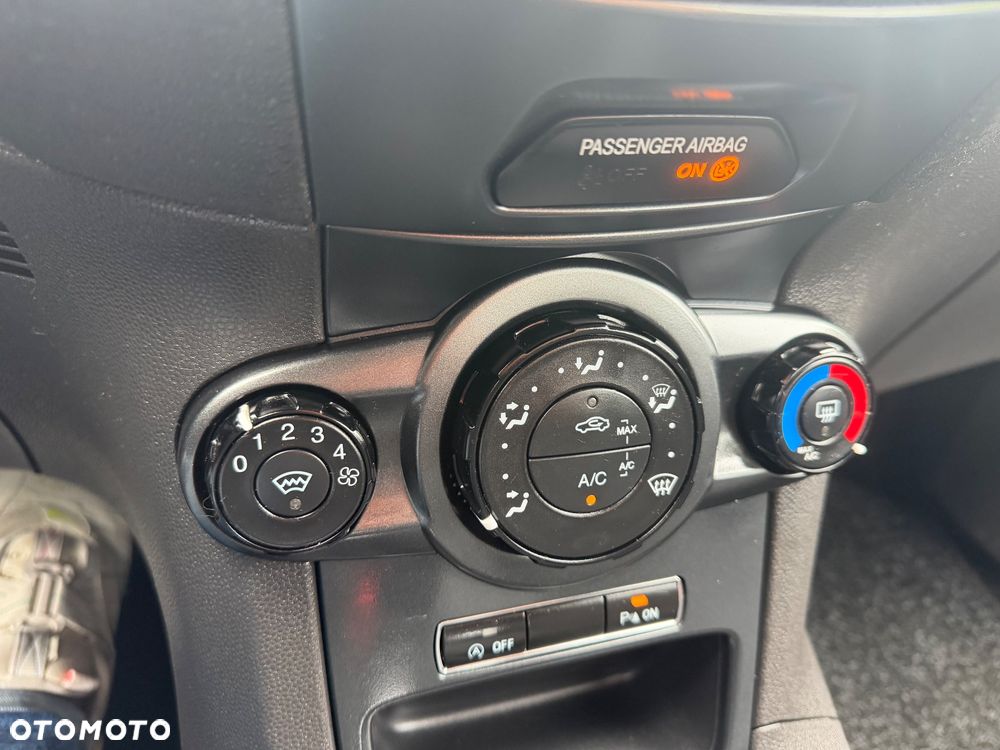 Ford Fiesta 1.0 EcoBoost S&S TITANIUM - 5