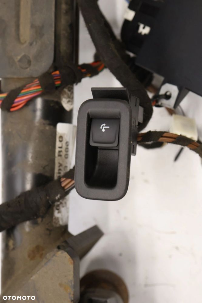 VW Touran 5TA hak holowniczy 5TA803880 - 4
