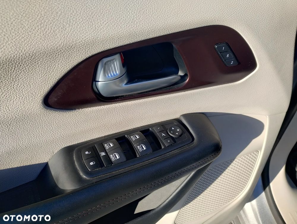 Chrysler Pacifica - 23