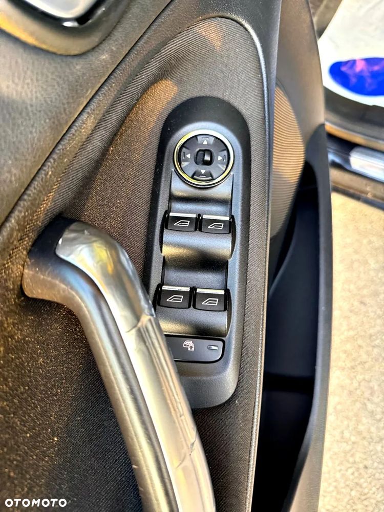 Ford S-Max - 17