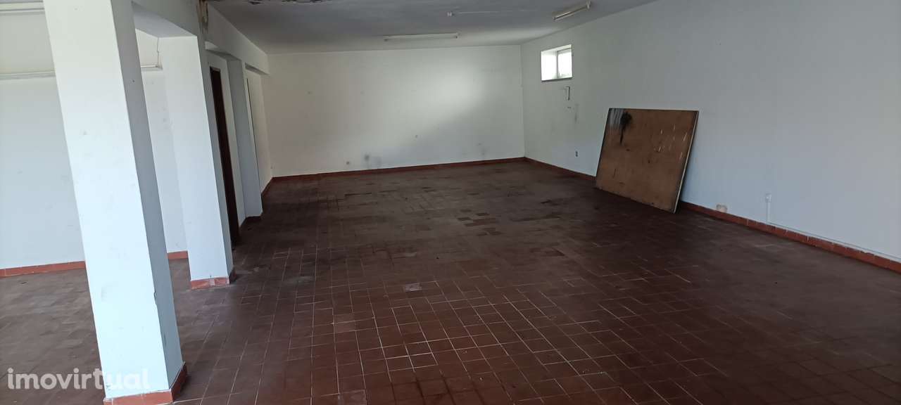 Cave /garagem Ganilhos Aljubarrota, Alcobaça todo remodelado com W C - Grande imagem: 5/13